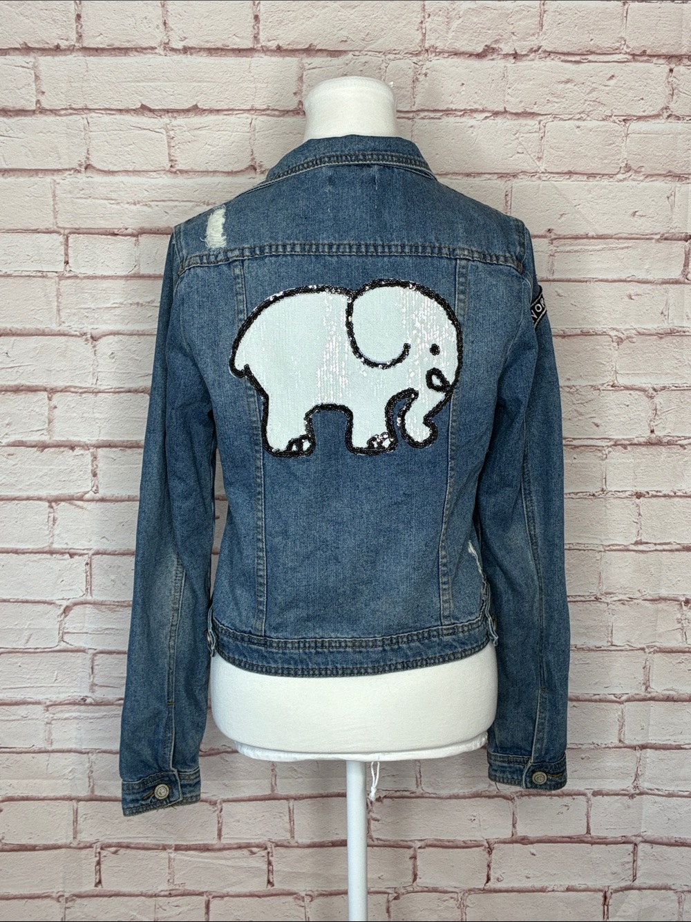 Ivory Ella Sequin Elephant Distressed Denim Jacket Like New Small